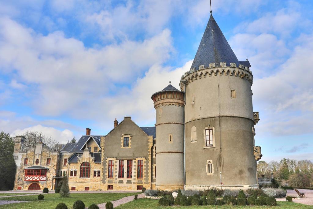Fotografie z fotogalerie ubytování Château de Béguin v destinaci Lurcy-Lévis