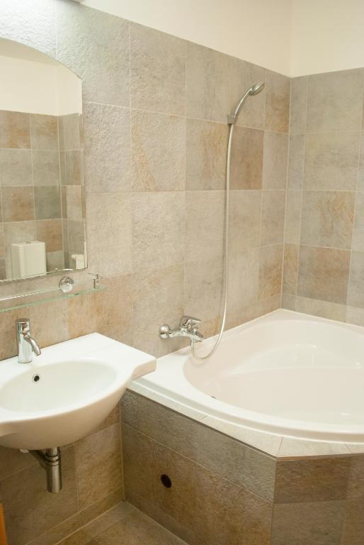 Koupelna v ubytování Apartmány Cestář Boží Dar