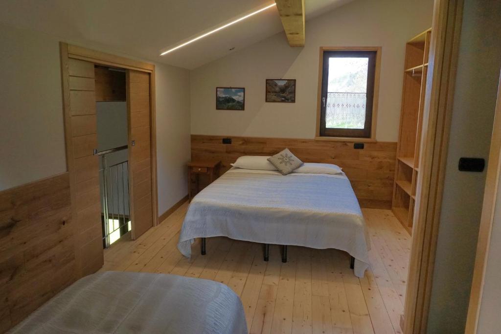 Postel nebo postele na pokoji v ubytování Pensione Albergo Diffuso Ceaglio Valle Maira