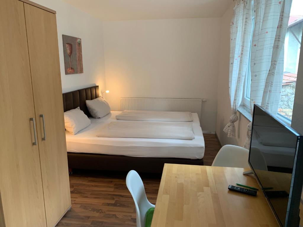 Postel nebo postele na pokoji v ubytování Fleiner Gästehaus