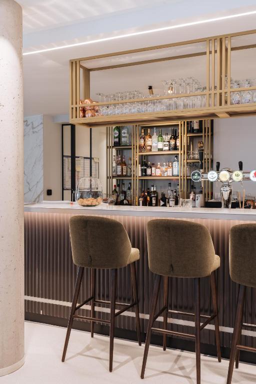 Lounge oder Bar in der Unterkunft The CORNR Hotel