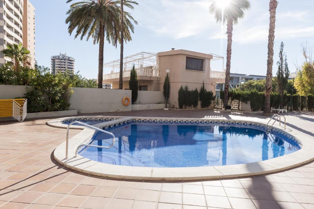 Bazén v ubytování Apartamentos Michel Angelo Benidorm nebo v jeho okolí