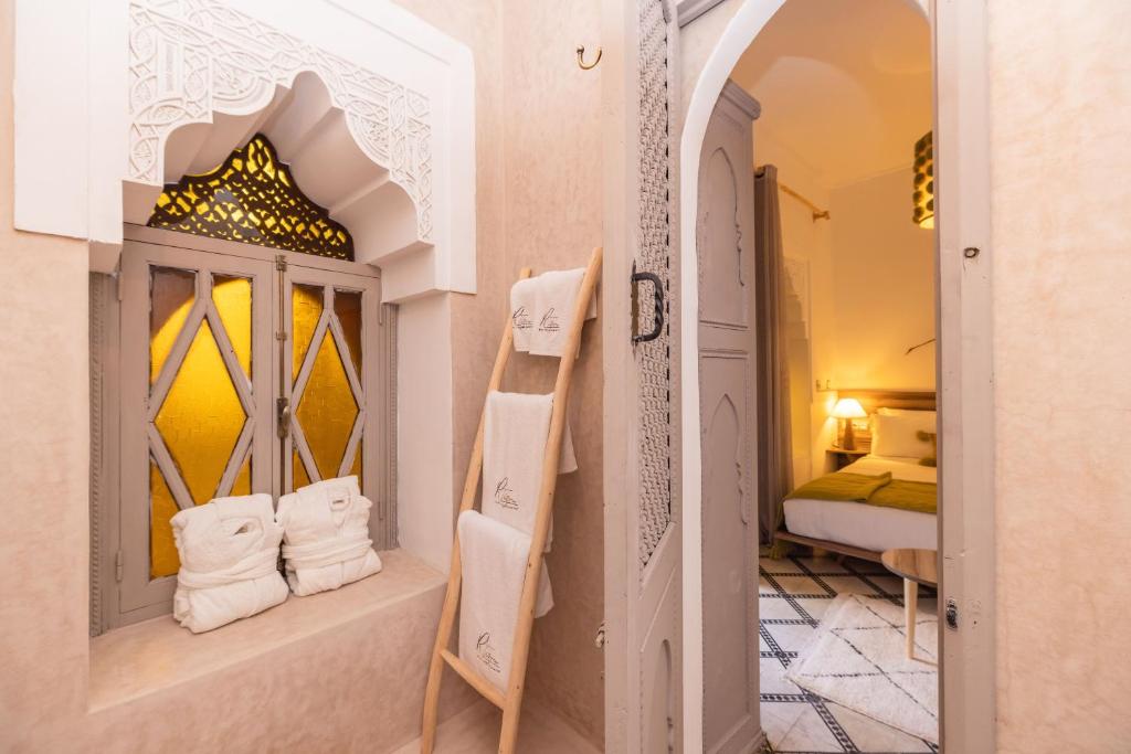 Postel nebo postele na pokoji v ubytování Riad Tizou