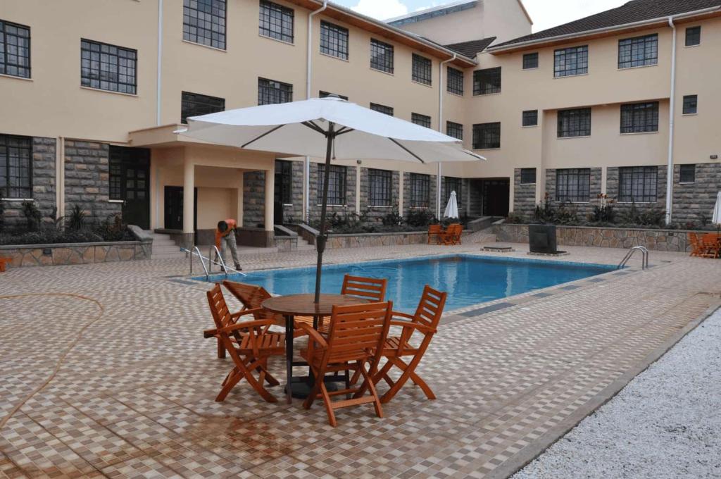 Bazén v ubytování The Radix Hotel Limited nebo v jeho okolí