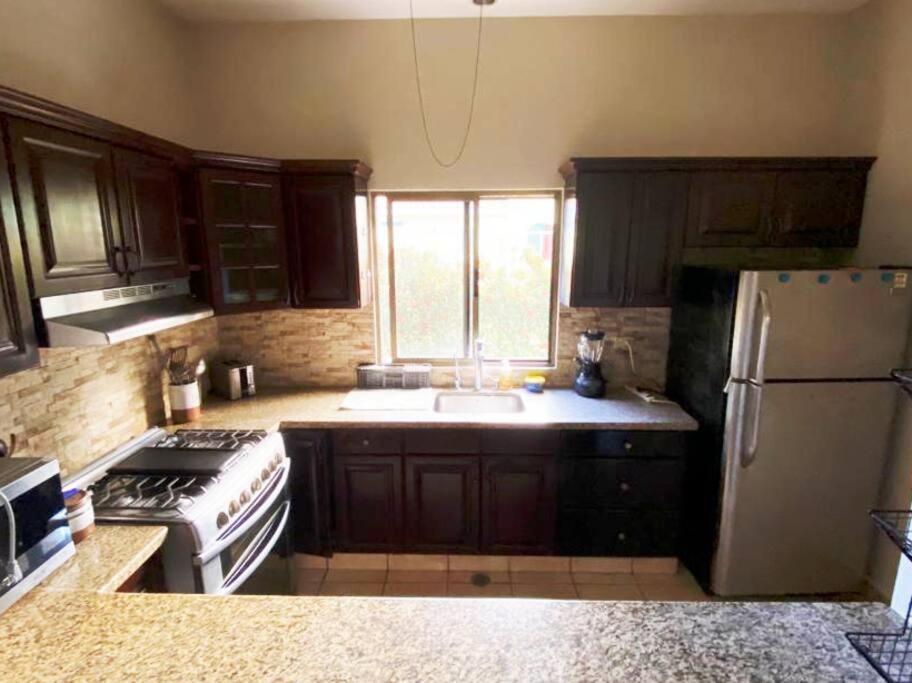 Cuisine ou kitchenette dans l'établissement Casa Dulce Vida Gran Pacifica Resort