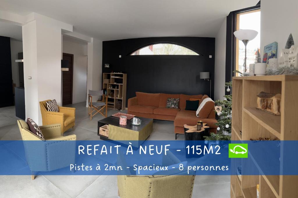 reagować na nowy salon z kanapą i krzesłami w obiekcie Le Landry Destination Val Cenis-Lanslevillard w mieście Lanslevillard