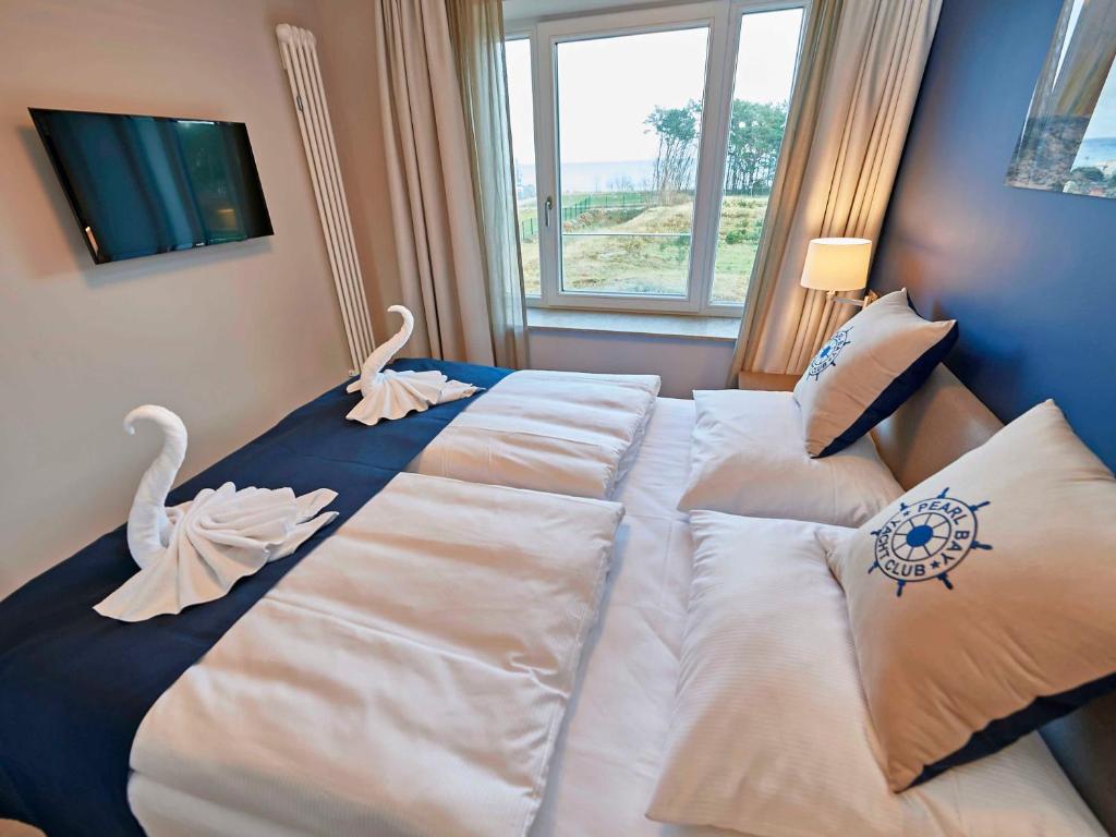 Postel nebo postele na pokoji v ubytování Strandresort Prora - WG 202 mit Meerblick und Sauna