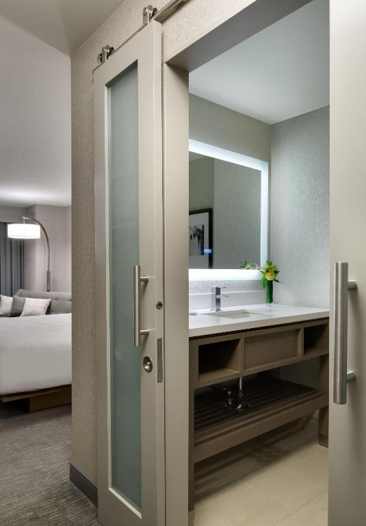 Hyatt Regency Boston - Queen Room With Two Queen Beds And Accessible Tub - Disability Access