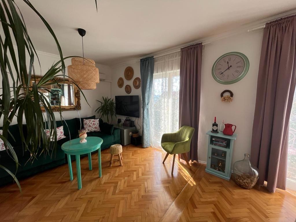 Posedenie v ubytovaní Family apartment near sea