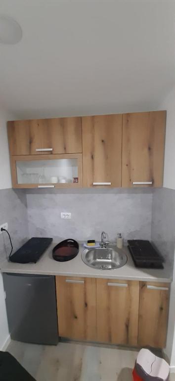 Kuchyň nebo kuchyňský kout v ubytování Tid Apartman