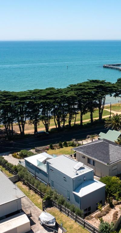 Luxurious 4 Bedroom House with Stunning Beach view in St Leonards - Maison De Quatre Chambres