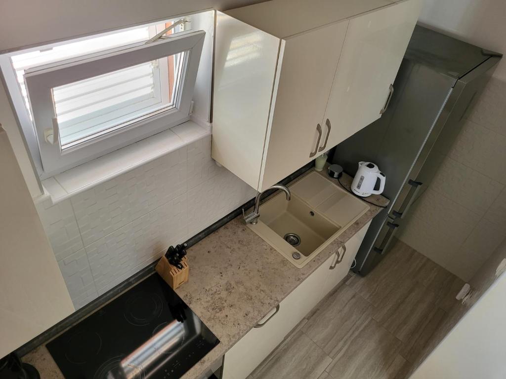 Kuchnia lub aneks kuchenny w obiekcie Apartment in Vrsi with Air conditioning, WIFI, Washing machine, Dishwasher (4836-1)