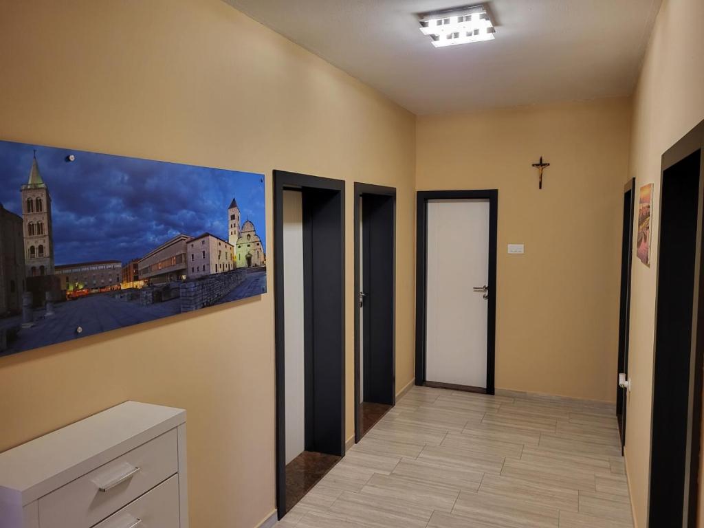 Zdjęcie z galerii obiektu Apartment in Vrsi with Air conditioning, WIFI, Washing machine, Dishwasher (4836-1) w mieście Vrsi