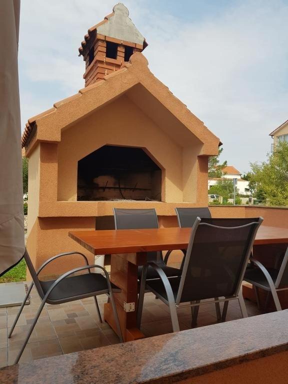 Zdjęcie z galerii obiektu Apartment in Vrsi with Air conditioning, WIFI, Washing machine, Dishwasher (4836-1) w mieście Vrsi