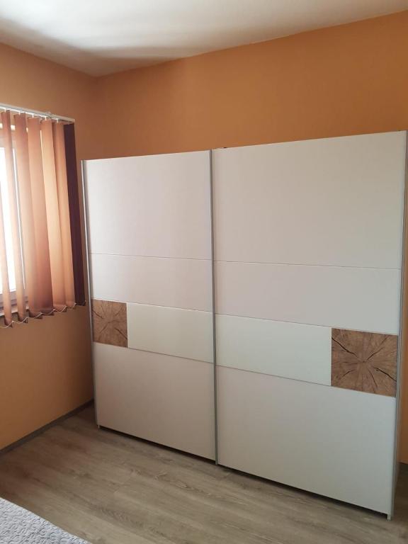 Zdjęcie z galerii obiektu Apartment in Vrsi with Air conditioning, WIFI, Washing machine, Dishwasher (4836-1) w mieście Vrsi