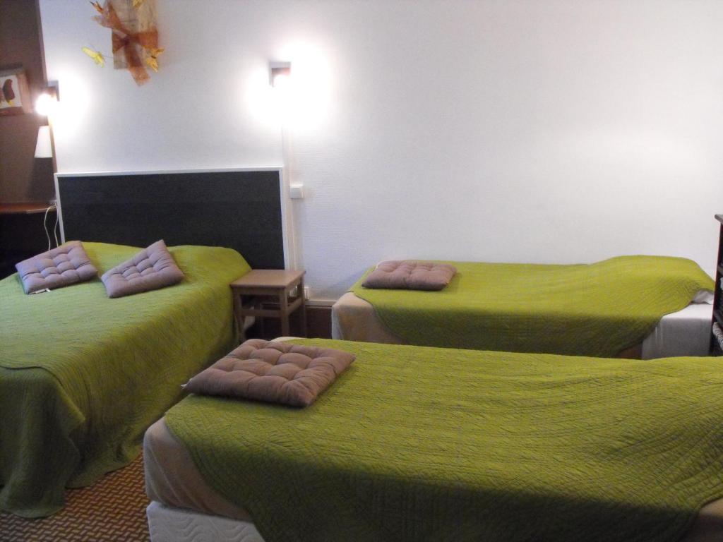 Postel nebo postele na pokoji v ubytování Logis Hôtel Restaurant Les Capucins