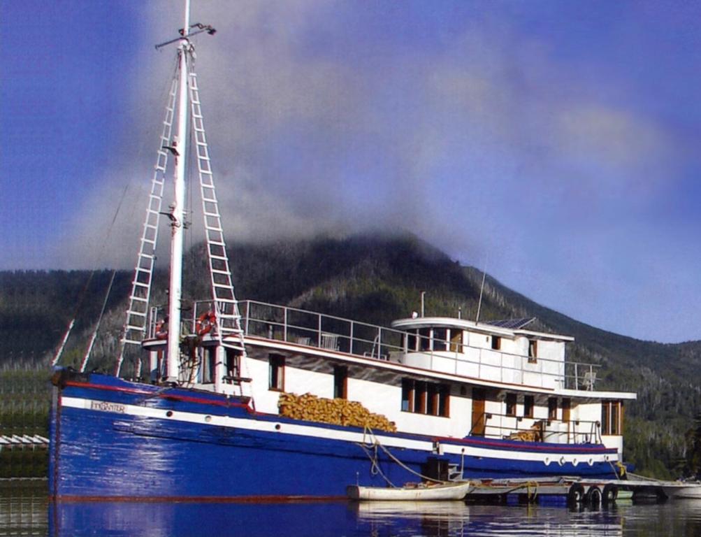 Floating Hotel InnChanter, Ucluelet (updated prices 2024)