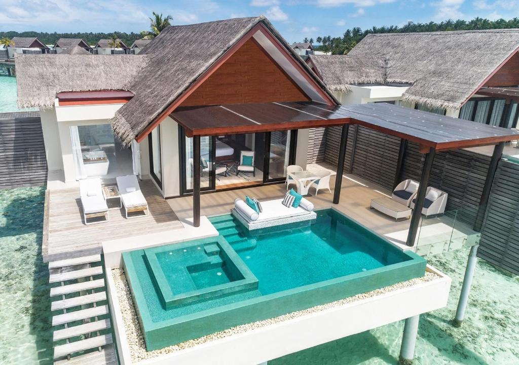 Bazén v ubytování Niyama Private Islands Maldives - 25 percent off on Seaplane for minimum stay of 7 nights and more for stays until 20 October 2025 nebo v jeho okolí