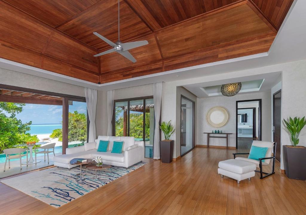 Posezení v ubytování Niyama Private Islands Maldives - 25 percent off on Seaplane for minimum stay of 7 nights and more for stays until 20 October 2025
