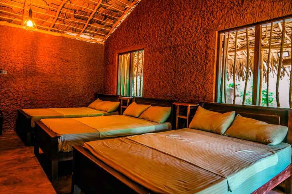 Katil atau katil-katil dalam bilik di Eco Bliss Cottages - Thanamalwila