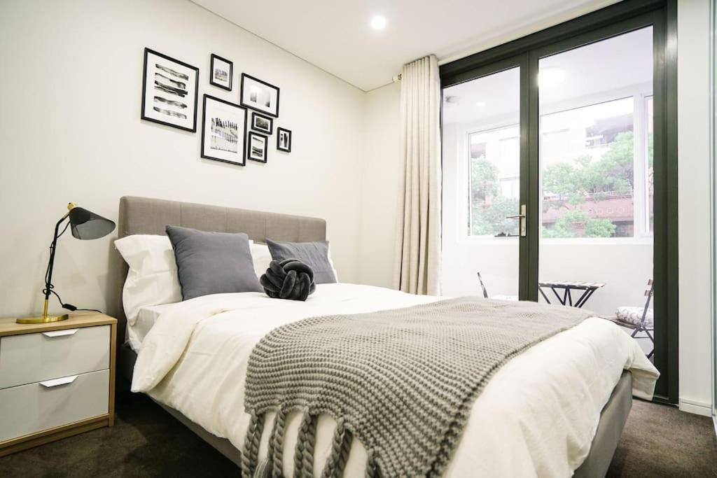 a bedroom with a large bed and a window at CBD#UnitB Greenland3 Darling Harbour in Sydney