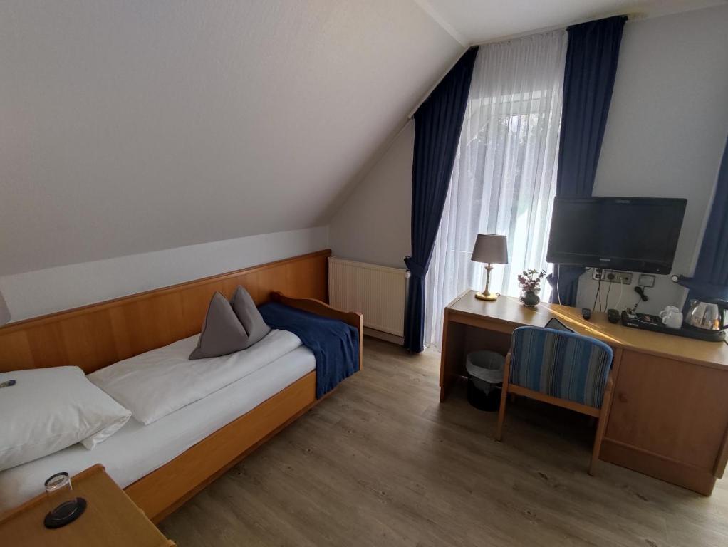 Postel nebo postele na pokoji v ubytování Hotel Zum Märchenwald