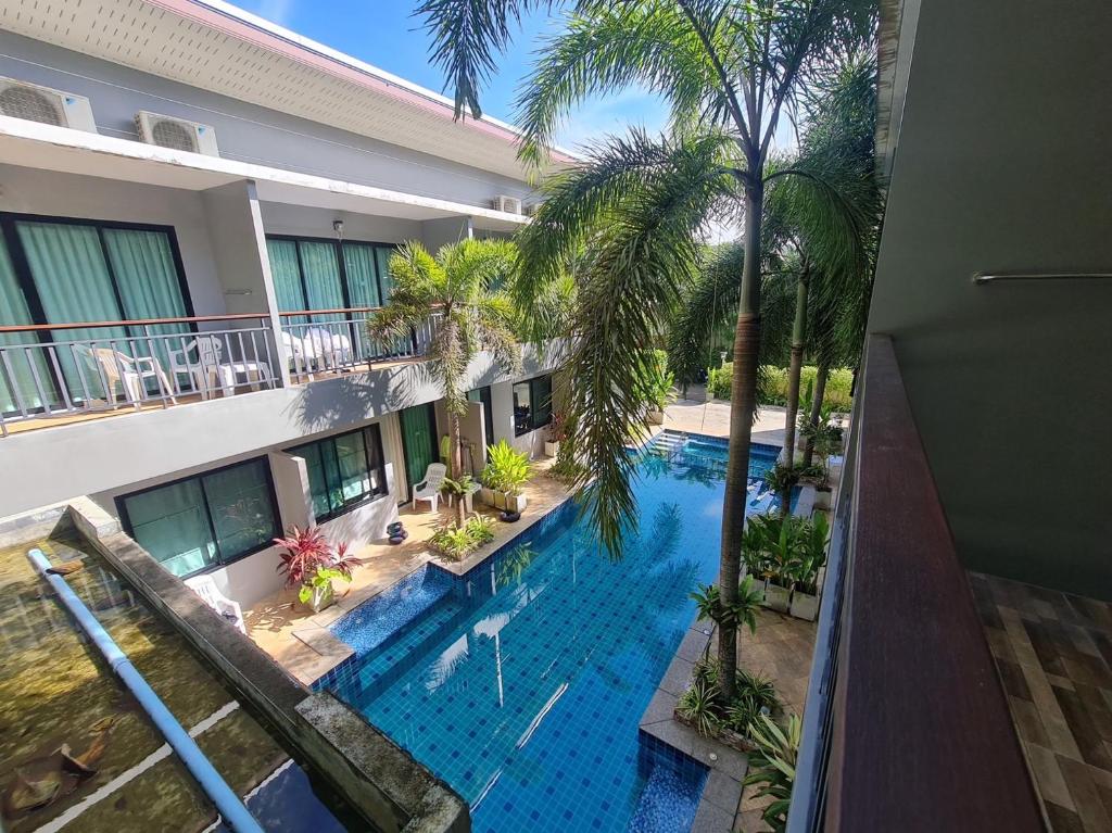 Bazén v ubytování Diana Pool Access Phuket nebo v jeho okolí