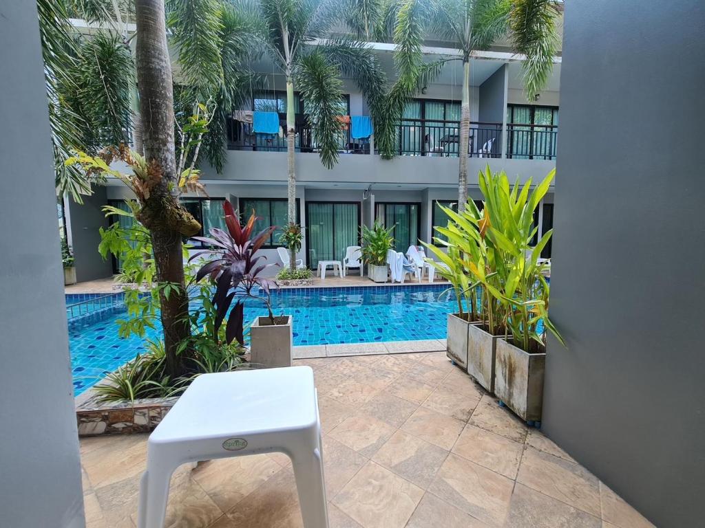 Bazén v ubytování Diana Pool Access Phuket nebo v jeho okolí