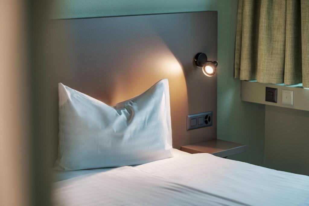 Postel nebo postele na pokoji v ubytování flexymotel Wil