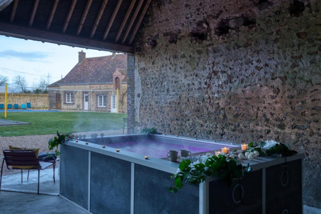 Fotografia z galérie ubytovania So Villa La Girardiere 28 - Heated pool - Basket - Jacuzzi - 2h Paris - 30 beds v destinácii La Loupe