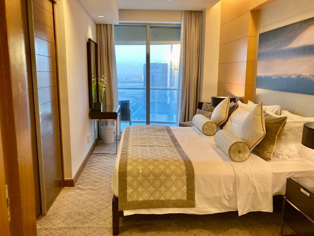 SuperHost EMAAR Residences Fashion Avenue - Address Dubai Mall - One-Bedroom Apartment