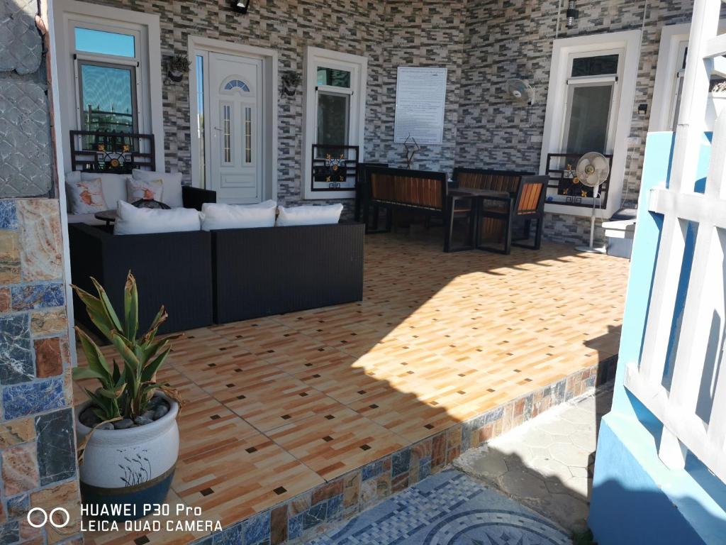 Posezení v ubytování Fig House Villa with Heated Swimming Pool & Firepit