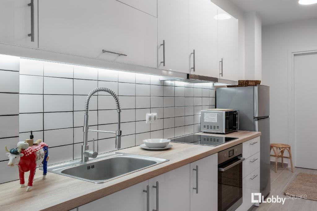Kuchnia lub aneks kuchenny w obiekcie Aether Apartment by LobbySquare