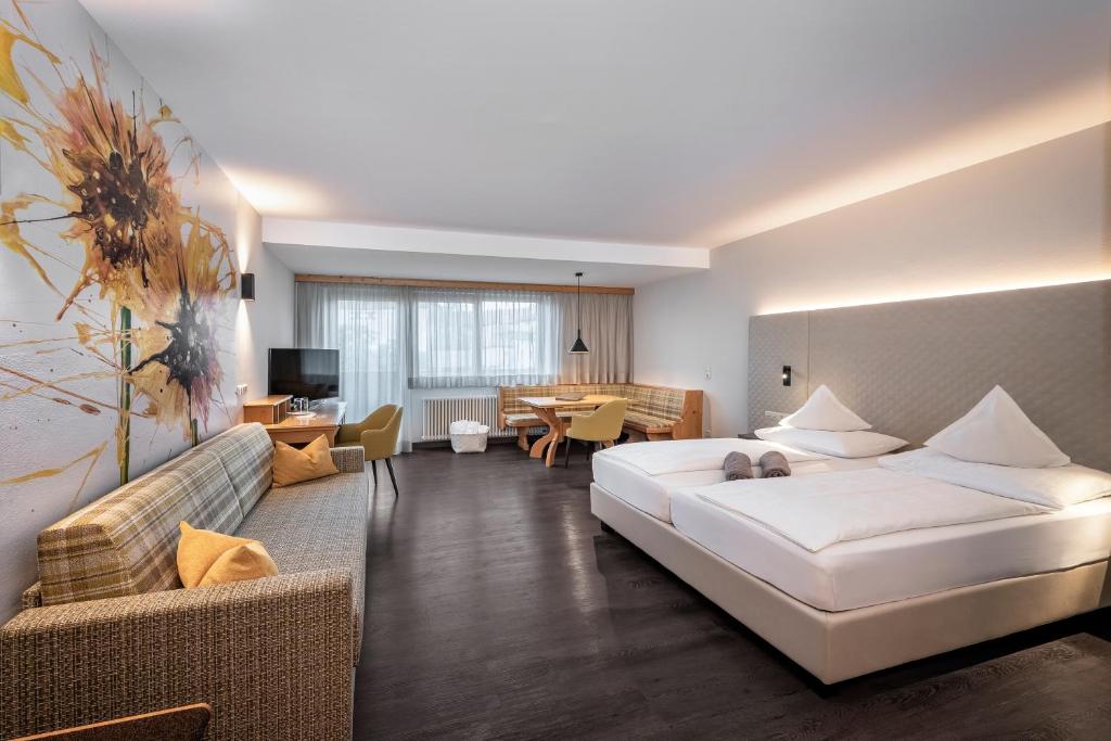 Postel nebo postele na pokoji v ubytování Baumgartner's Blumenhotel