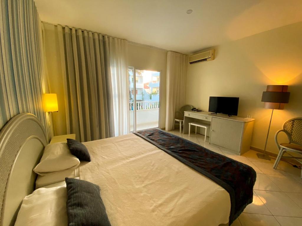 Postel nebo postele na pokoji v ubytování Ouril Pontao Hotel