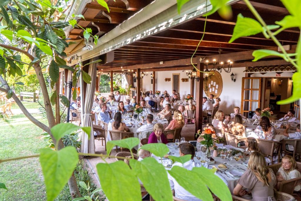 a group of people sitting at tables in a restaurant at Hotel Tossal d'Altea in Altea