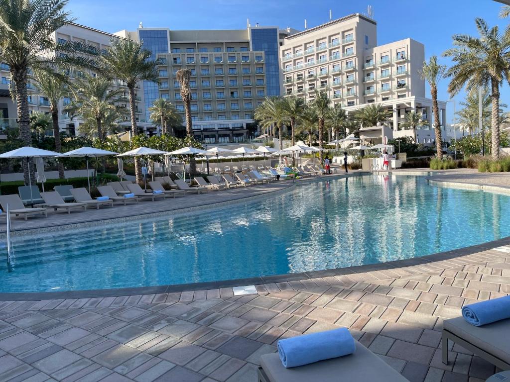 Bazén v ubytování Resort Address Beach Fujairah,3BRoom Resort Address Beach Fujairah,3BRoom nebo v jeho okolí