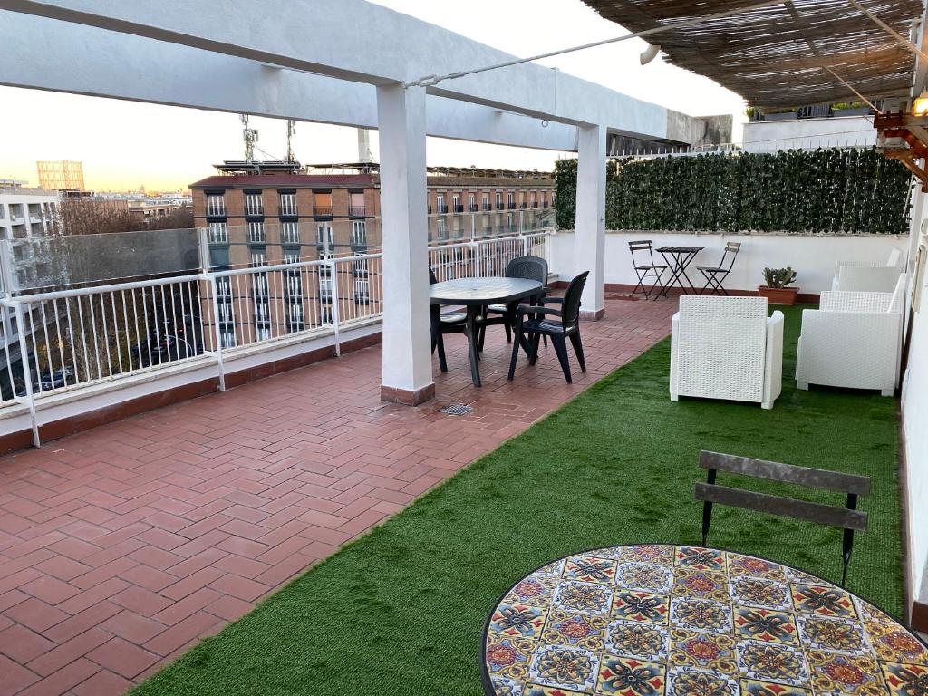 A balcony or terrace at La Terrazza Imperiale
