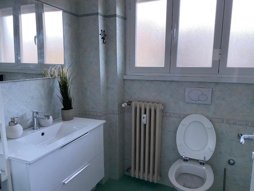 A bathroom at La Terrazza Imperiale