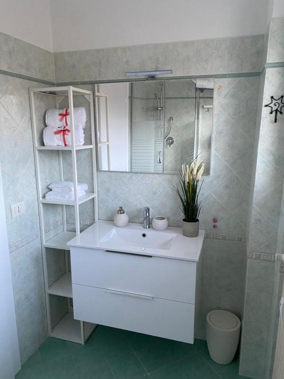 A bathroom at La Terrazza Imperiale