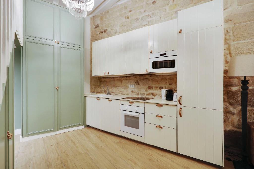 Kuchyň nebo kuchyňský kout v ubytování Charming apartment - 2BR-6P - Rue mouffertard