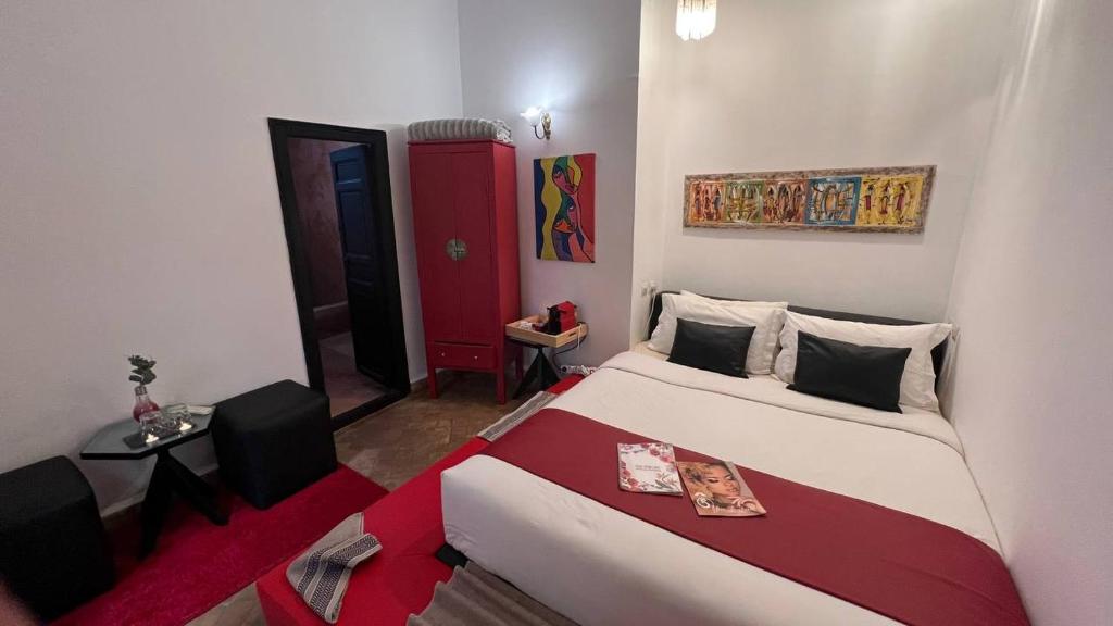 Postel nebo postele na pokoji v ubytování RIAD PÉNÉLOPE Marrakech