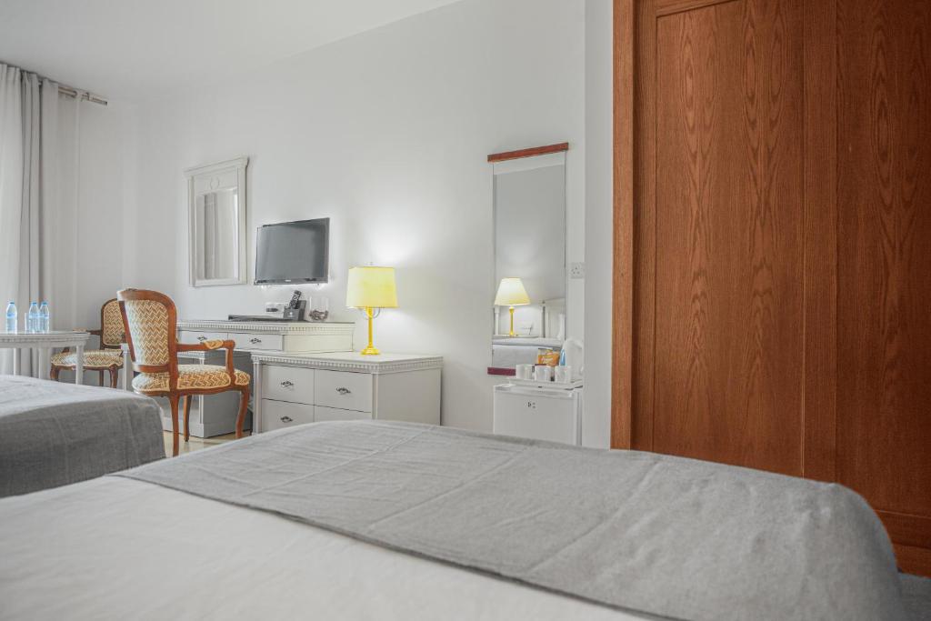 Postel nebo postele na pokoji v ubytování Grand Hotel Madaba
