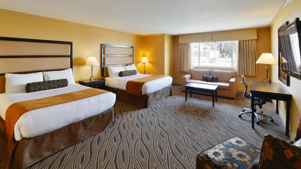 Postel nebo postele na pokoji v ubytování Prestige Inn Golden