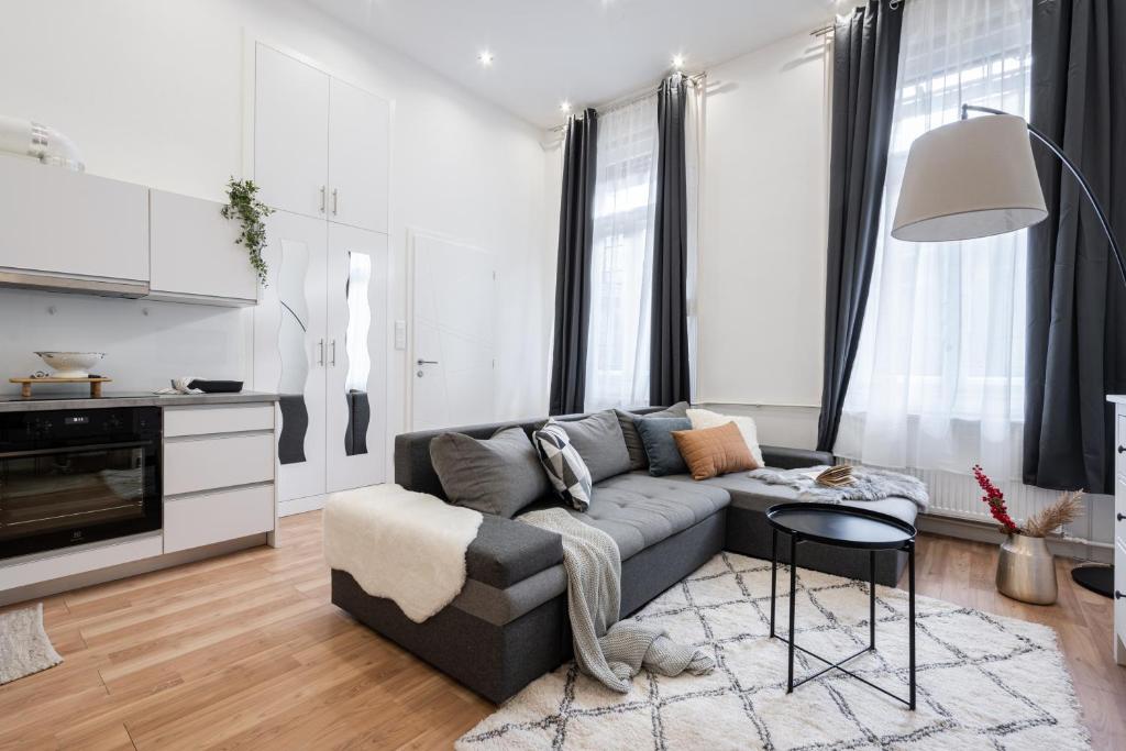A seating area at Budapest Eye Residence