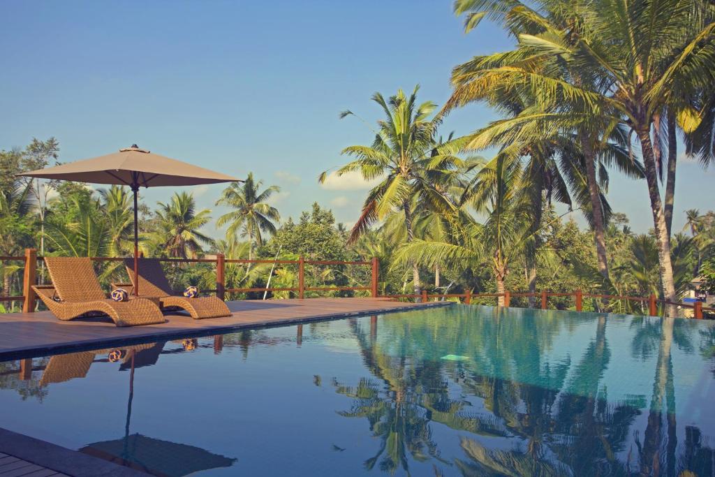 Swimming pool sa o malapit sa Manyi Village Ubud