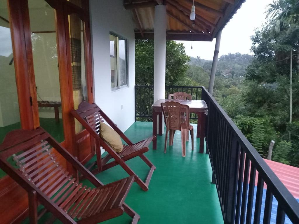 Balkón nebo terasa v ubytování Chamodya Home Stay