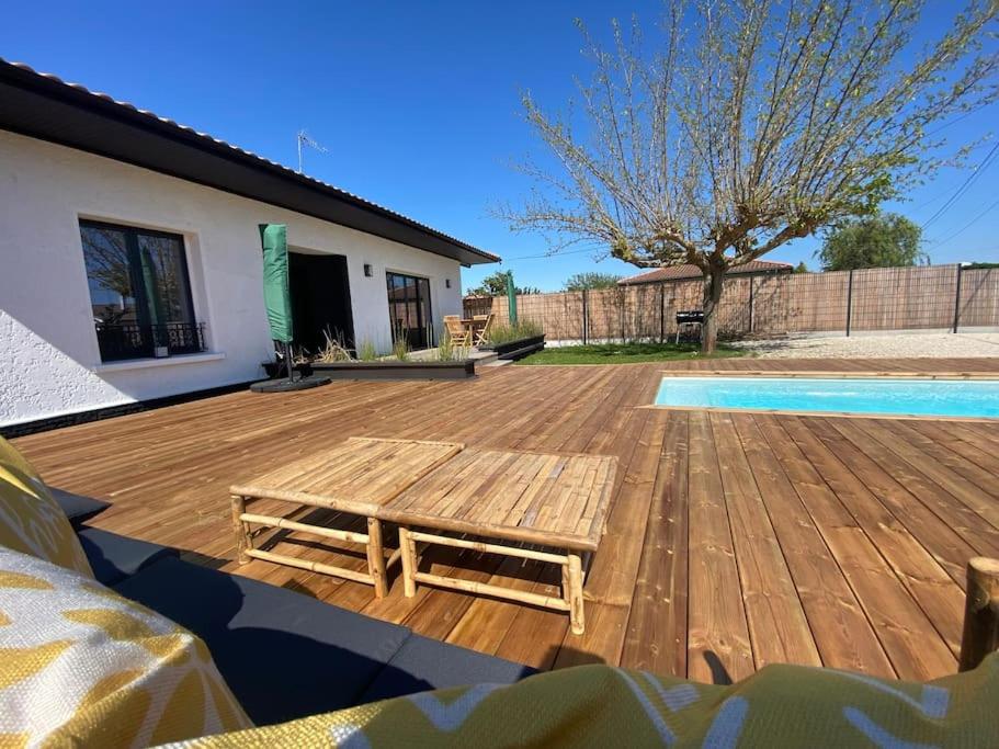 Zdjęcie z galerii obiektu Magnifique Villa avec piscine proche centre-ville w mieście La Teste-de-Buch