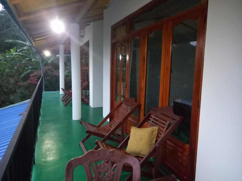 Balkón nebo terasa v ubytování Chamodya Home Stay