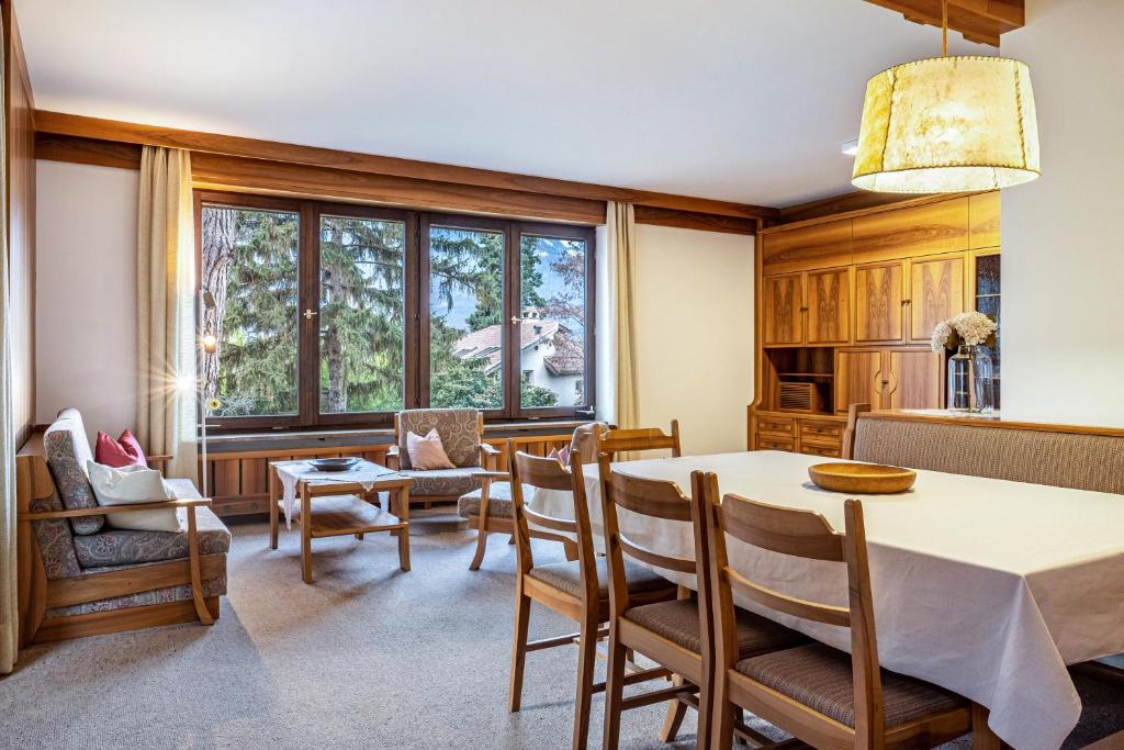 a dining room with a table and chairs at Villa Pinie Apt 1 in Terlano